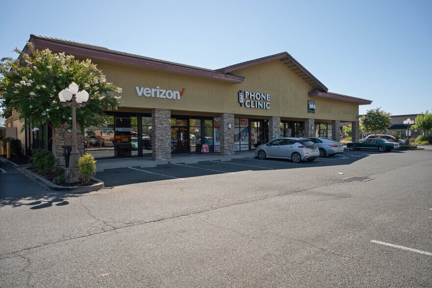 More Photos Of 1212-1214 Airport Park Blvd, Ukiah Freestanding For Lease
