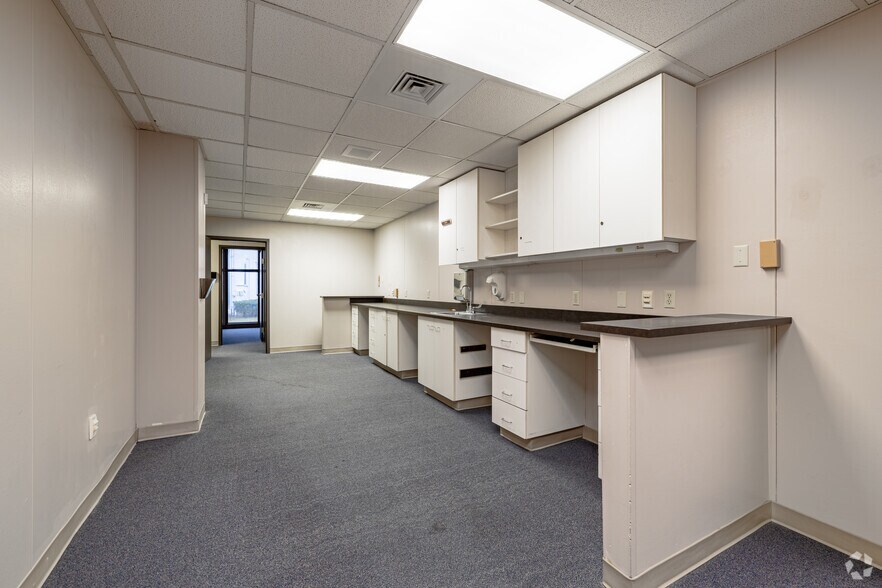 More Photos Of 4802 Texas Blvd, Texarkana Office For Sale