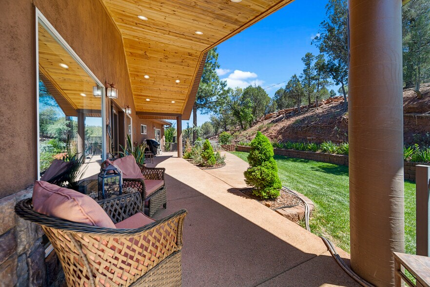 Primary Photo Of 7056 Bustin Dutch Trl, Show Low Multifamily For Sale