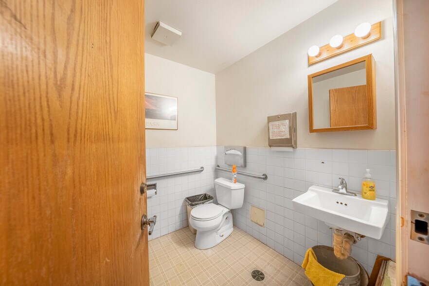 More Photos Of 1101 S Broadway, Santa Maria Medical For Sale