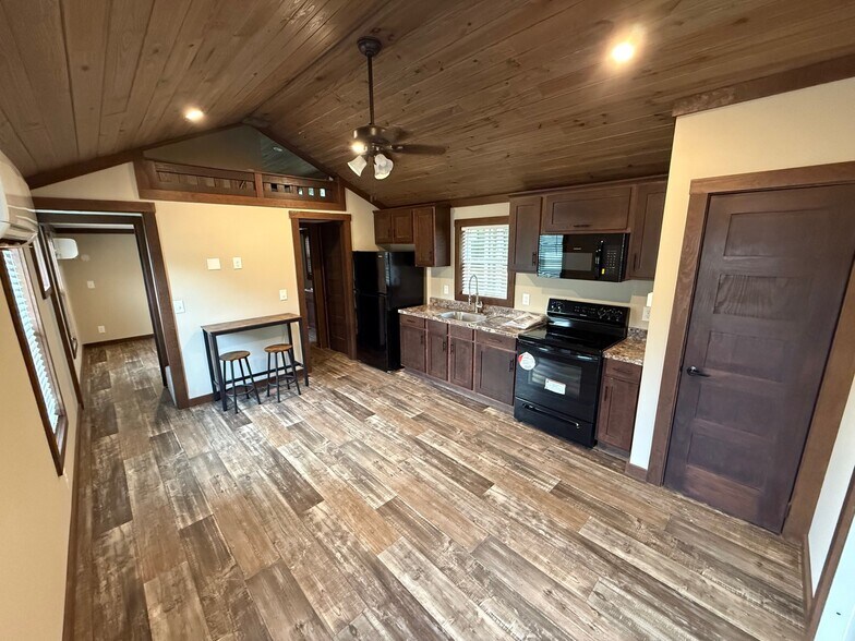 More Photos Of 10959 Highway 79 N, Buchanan Dormitory For Sale