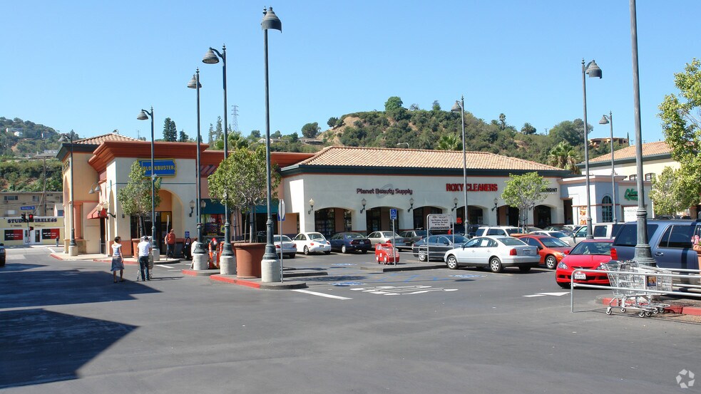 More Photos Of 10911-10939 Ventura Blvd, Studio City General Retail For Lease