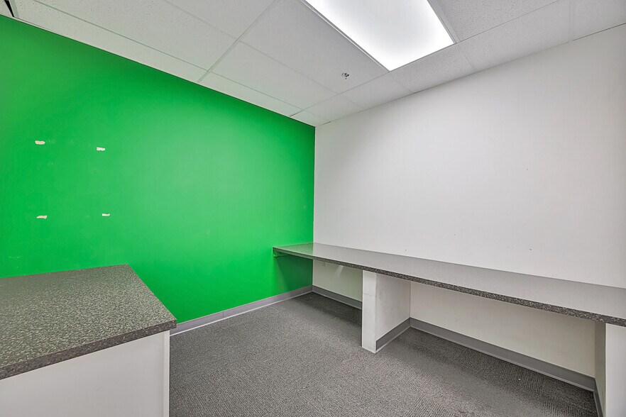 More Photos Of 1035 Vandercar Dr, Florence General Retail For Lease