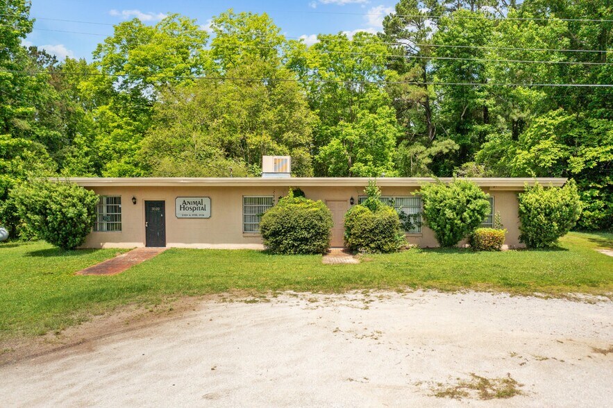 Primary Photo Of 3522 James B White Hwy, Whiteville Veterinarian Kennel For Sale