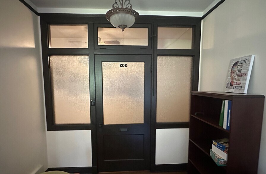 More Photos Of 138 S Main St, Crown Point Office For Sale