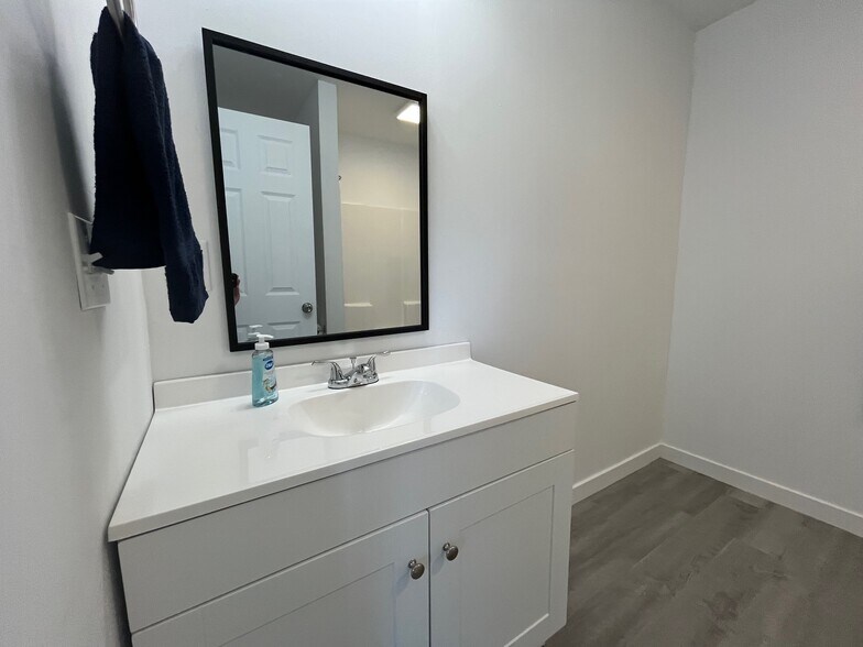 More Photos Of 1306 Melbourne Ct, Westport Multifamily For Sale
