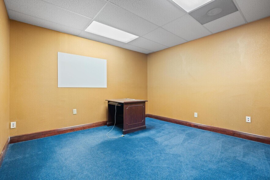 More Photos Of 16255 Aviation Loop Dr, Brooksville Manufacturing For Lease