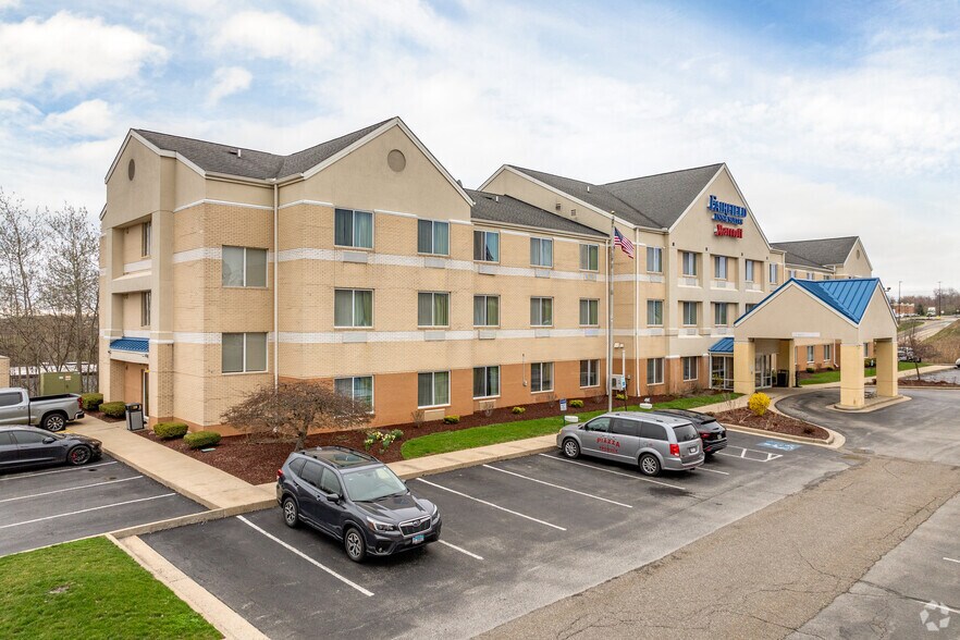 Primary Photo Of 9783 State Route 14, Streetsboro Hotel For Sale