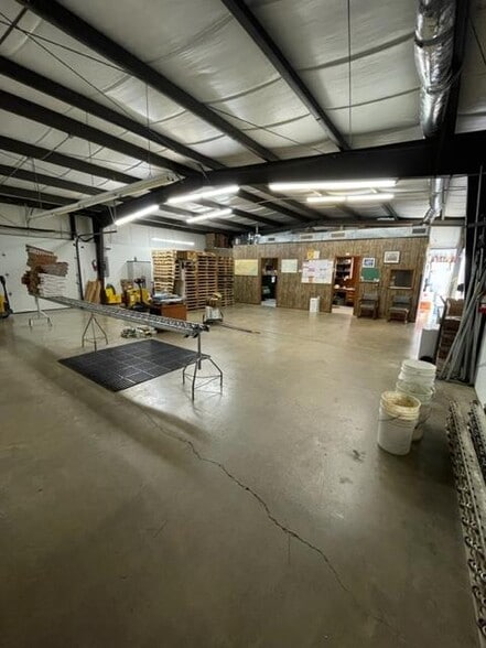 More Photos Of 508 Hoover St, Asheboro Flex For Lease