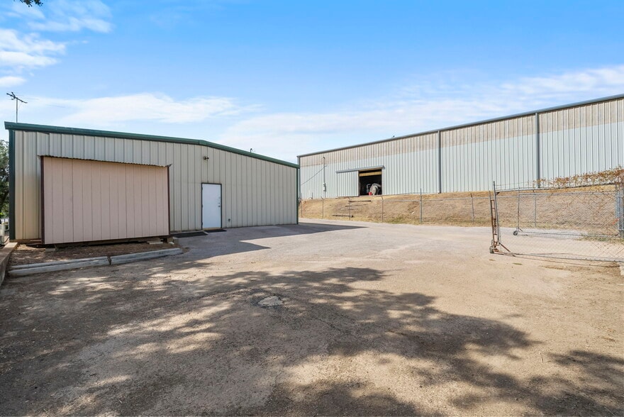 More Photos Of 3411 N Highway 281, Marble Falls Office For Sale