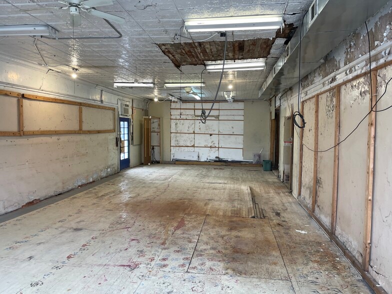 More Photos Of 60-64 Saline St, Petersburg Storefront Retail Residential For Sale