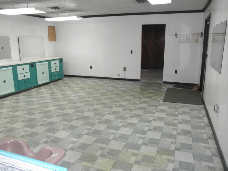 More Photos Of 3726 Cleveland Ave, Canton Freestanding For Lease