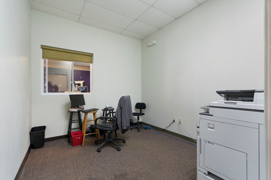 More Photos Of 1111 Chastain Rd, Kennesaw Freestanding For Sale