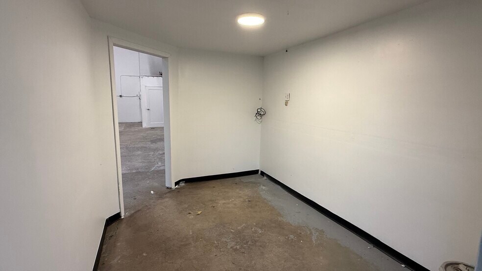 More Photos Of 2511 Gunnison St, Colorado Springs Warehouse For Lease