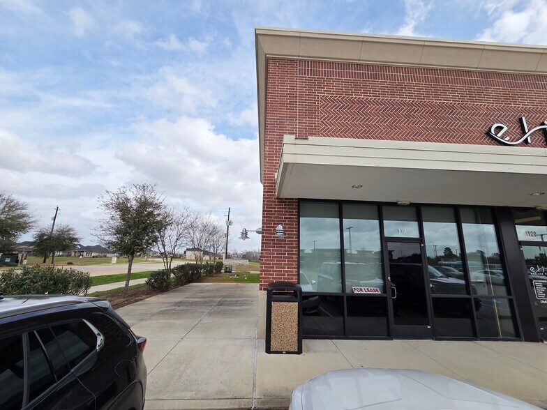 More Photos Of 1925 Pearland Pky, Pearland Storefront For Lease