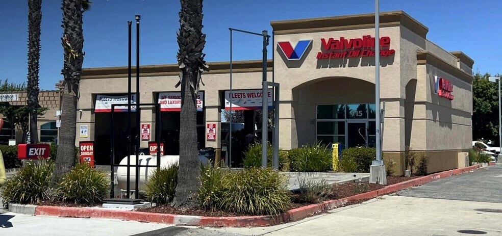 Primary Photo Of 915 Abbott St, Salinas Service Station For Sale