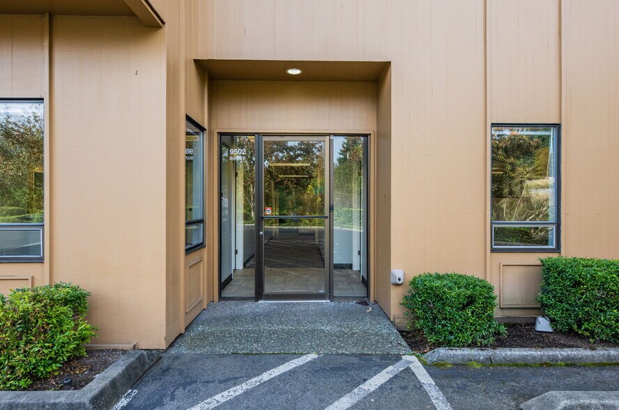 More Photos Of 9502 19th Ave SE, Everett Office For Lease