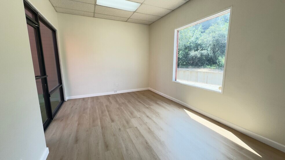 More Photos Of 1100-1160 E Route 66, Glendora Office For Lease