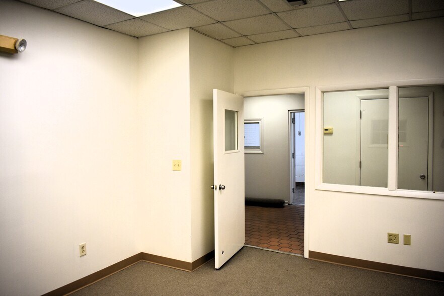 More Photos Of 17 E Railroad St, Montgomery Industrial For Lease