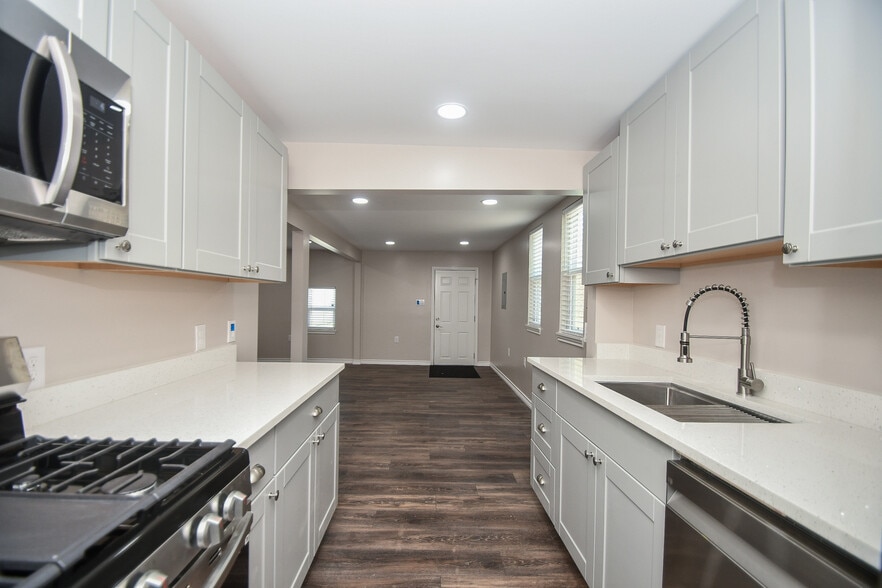 More Photos Of 4928 Old Spanish Trl, Houston Office For Sale