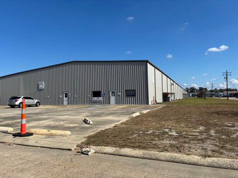 More Photos Of 11765 Darryl Dr, Baton Rouge Warehouse For Lease