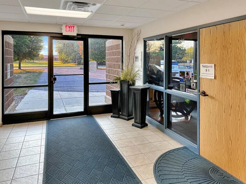 More Photos Of 601 Jewett St, Marshall Office For Sale