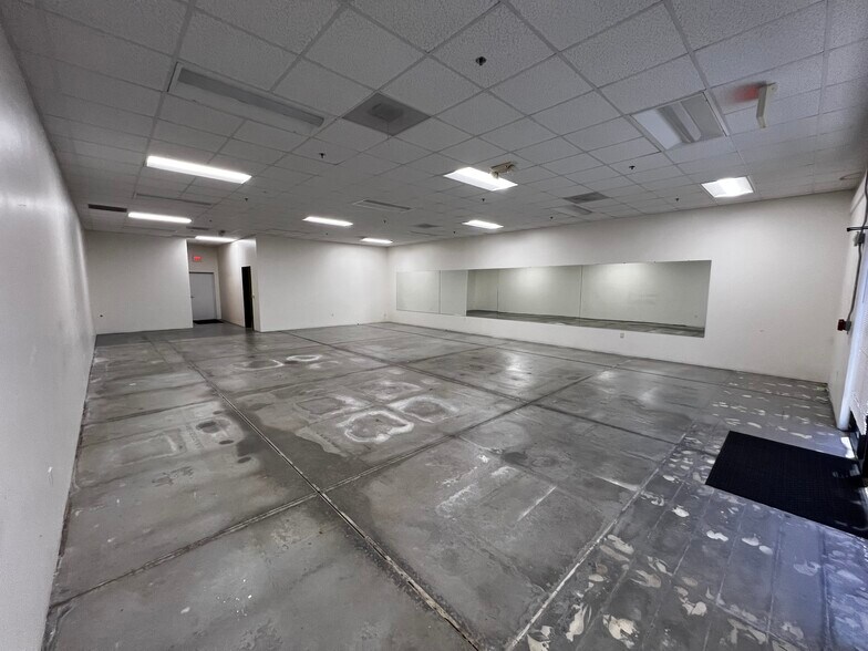 More Photos Of 7737 Meany Ave, Bakersfield Unknown For Lease