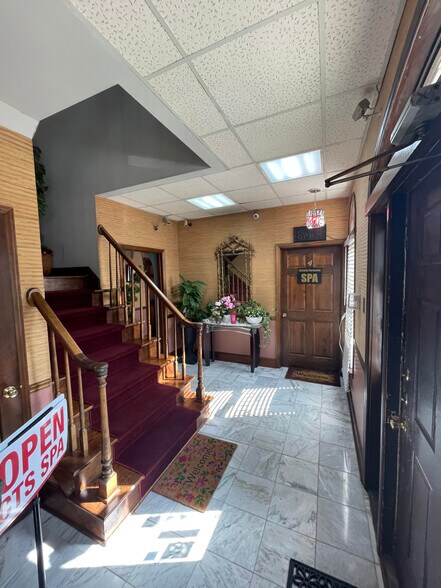 More Photos Of 5808 Monroe Rd, Charlotte Office For Sale