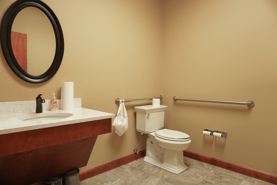 More Photos Of 2021 Vanesta Pl, Manhattan Office For Lease