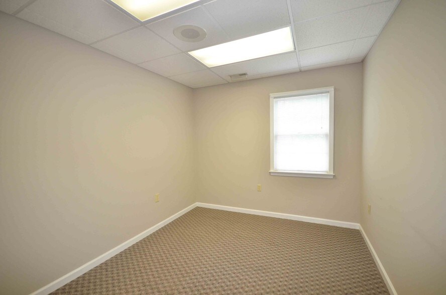 More Photos Of 556 Cynwood Dr, Easton Medical For Lease