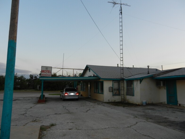 More Photos Of 14000 E Business 40 St, Mclean Hotel For Sale