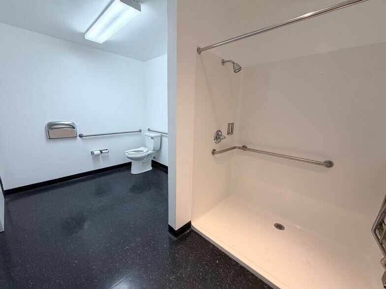 More Photos Of 16221 S Maple Ave, Gardena Industrial For Lease