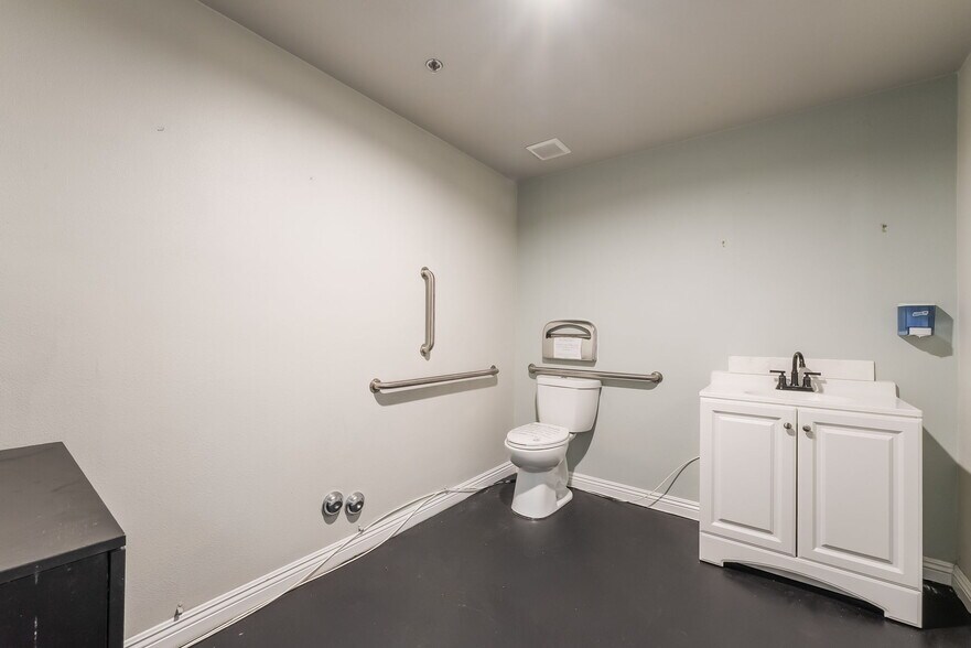 More Photos Of 8665 S Eastern Ave, Las Vegas Office For Lease