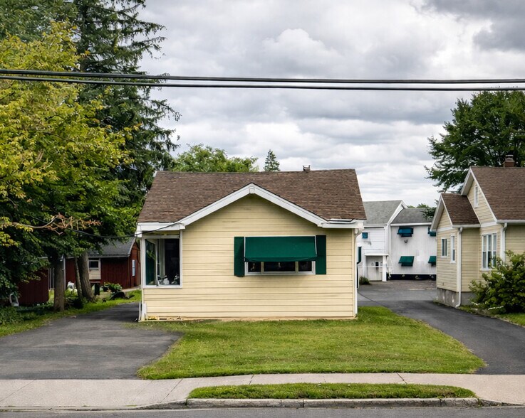 More Photos Of 10 Bruen Ct, Rensselaer Hospitality For Sale