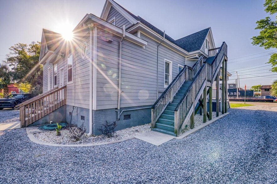 More Photos Of 656 Garden St, Pensacola Office For Sale