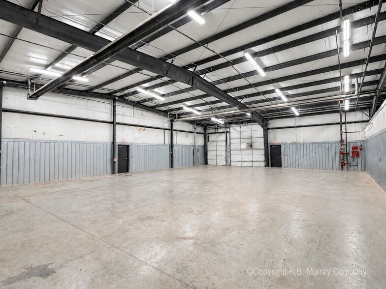 More Photos Of 732 N Miller Rd, Springfield Warehouse For Lease