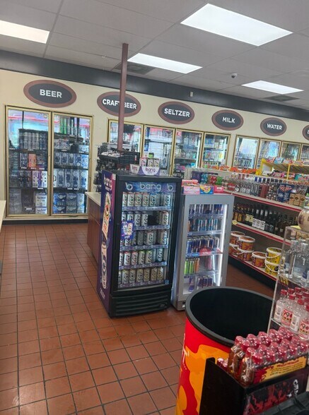 More Photos Of 1317 SW Market St, Lee's Summit Service Station For Sale