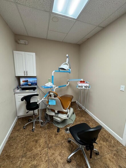 More Photos Of 1696 S Military Trl, West Palm Beach Medical For Lease