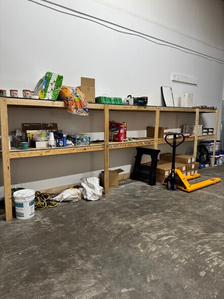 More Photos Of 1250-1290 Hand Ave, Ormond Beach Showroom For Lease