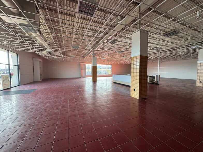 More Photos Of 3870-3992 Jr Prewitt Pky, Osage Beach Unknown For Lease