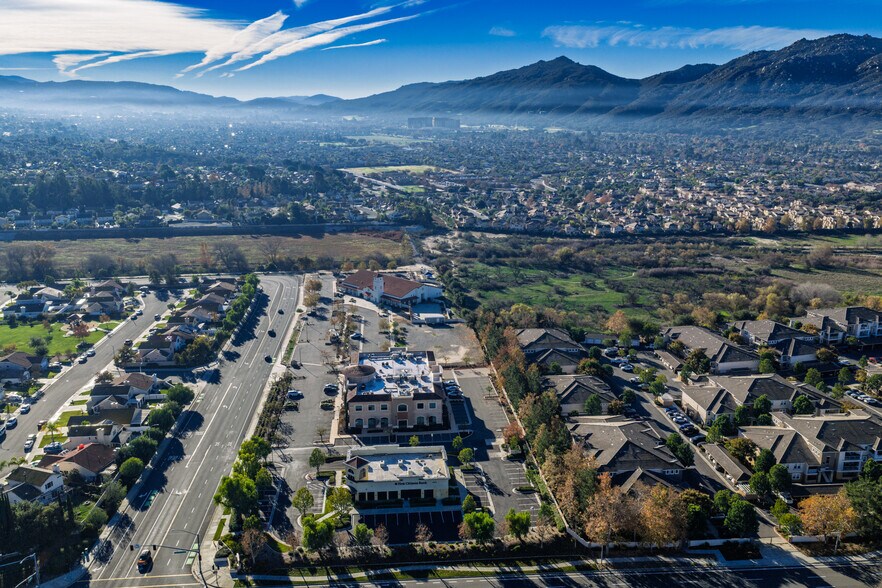 More Photos Of 44625 Avenida de Missiones, Temecula Medical For Lease