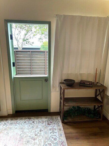 More Photos Of 27353 1/2 Pacific Coast Hwy, Malibu Apartments For Sale