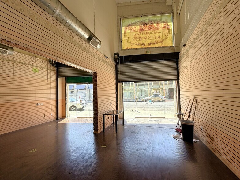 More Photos Of 951 Crocker St, Los Angeles Storefront Retail Office For Lease