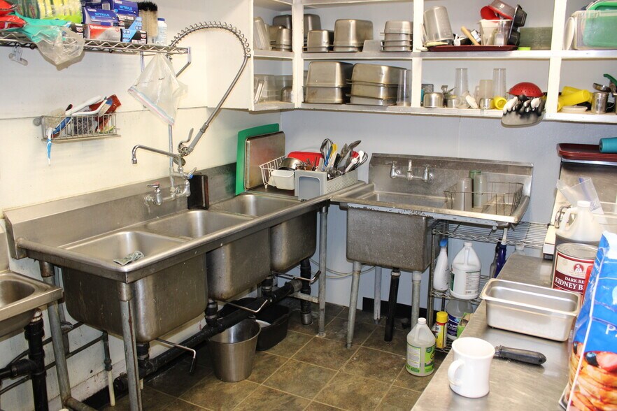 More Photos Of 127 S Main St, Creston Freestanding For Sale