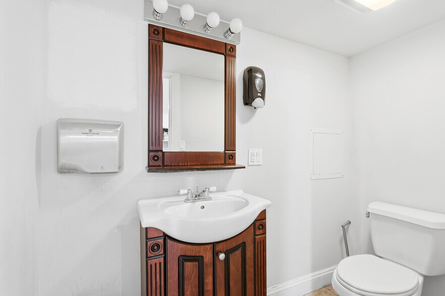 More Photos Of 329 W Girard Ave, Philadelphia Storefront Retail Residential For Lease