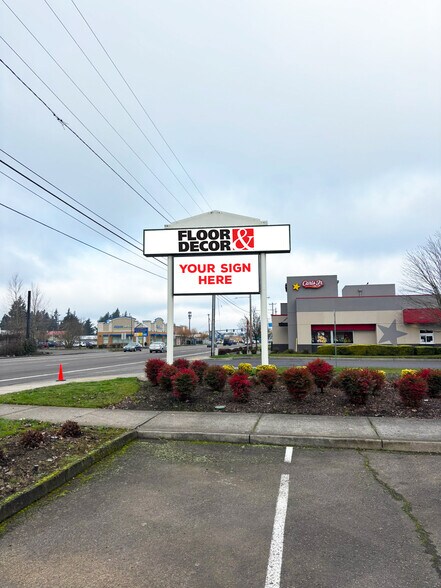 More Photos Of 10174-10176 SE 82nd Ave, Portland Department Store For Lease