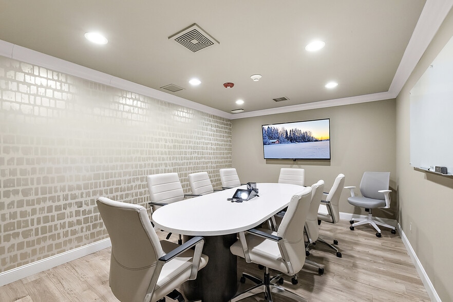More Photos Of 32500 N Woodward Ave, Royal Oak Freestanding For Sale