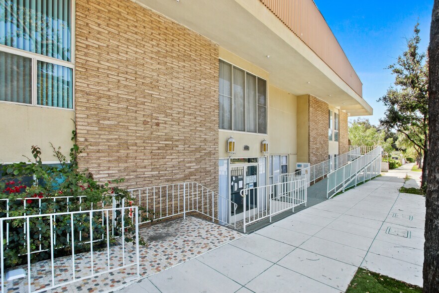 More Photos Of 1450 N Fair Oaks Ave, Pasadena Assisted Living For Sale