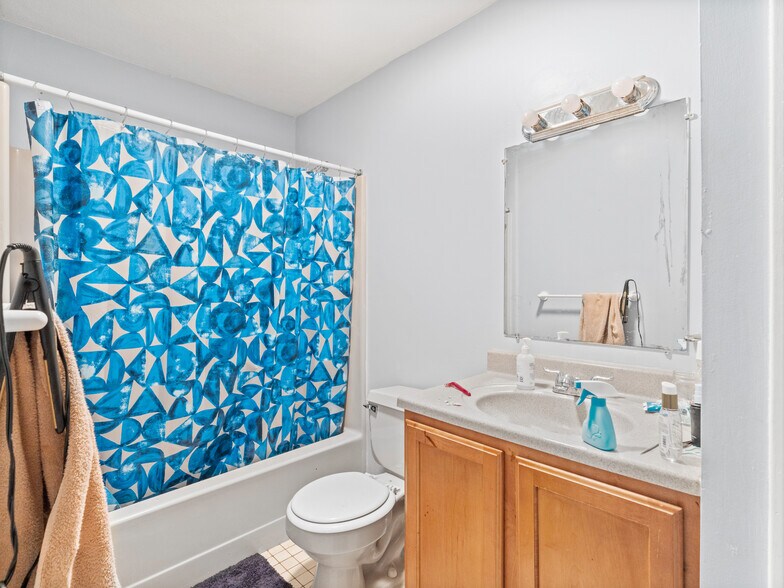 26 Coggeshall St, Providence, RI 02908 Apartments For Sale