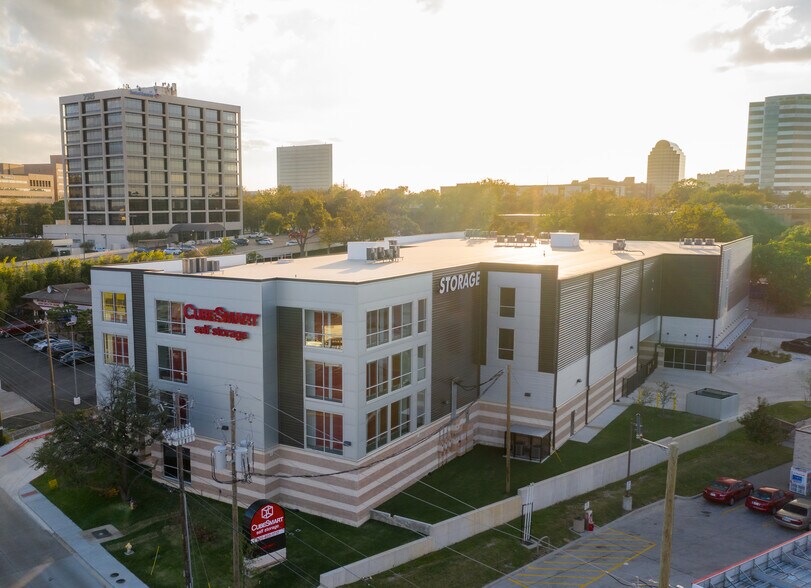 More Photos Of 7557 Greenville Ave, Dallas Self Storage For Lease